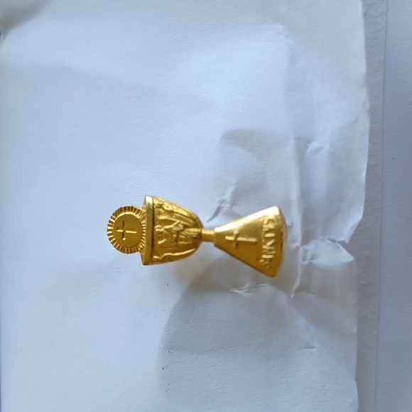 Vintage Catholic Communion Pin, Chalis, Sanktvs, Made in Italy - Picture 1 of 3